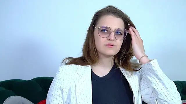 Snapshot of AlexaAvery chatting on May 2026 06:30:01 AM AlexaAvery online show from May 2026 06:30:01 AM