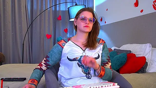 Snapshot of AlexaAvery chatting on June 2026 06:13:02 AM AlexaAvery online show from June 2026 06:13:02 AM