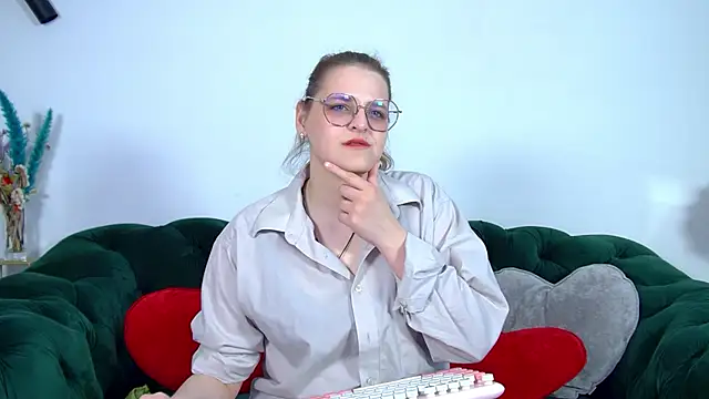 Snapshot of AlexaAvery chatting on May 2026 06:45:02 AM AlexaAvery online show from May 2026 06:45:02 AM