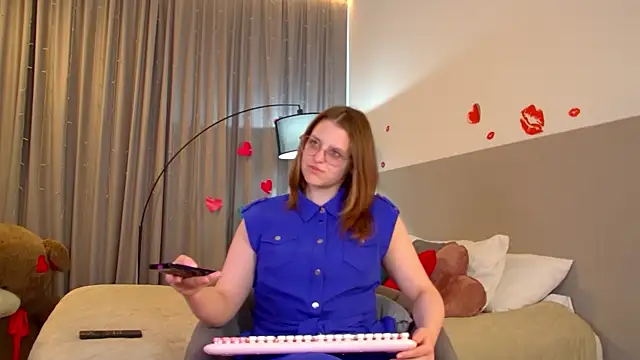 Snapshot of AlexaAvery chatting on May 2026 11:50:01 AM AlexaAvery online show from May 2026 11:50:01 AM