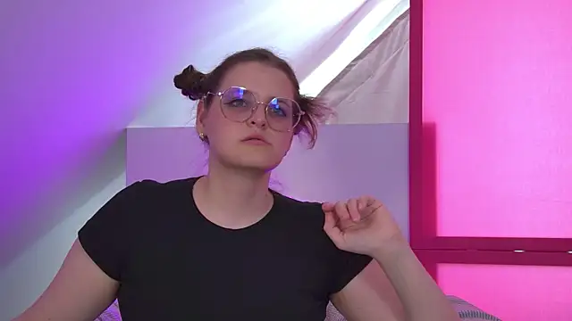 AlexaAvery online show from June 2026 02:33:01 PM
