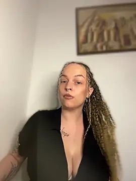 WaitingLucia online show from May 2026 06:41:02 PM