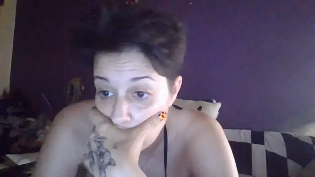 Snapshot of Estrella_40 chatting on May 2026 09:10:02 PM Estrella 40 online show from May 2026 09:10:02 PM