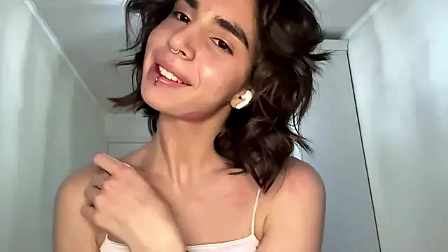 Snapshot of JessiaRuezga chatting on May 2026 12:15:02 PM JessiaRuezga online show from May 2026 12:15:02 PM