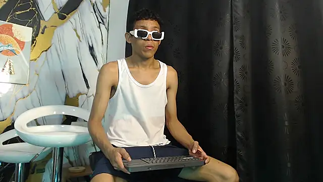 Snapshot of RONALDA_HOT26 chatting on May 2026 07:40:01 AM RONALDA HOT26 online show from May 2026 07:40:01 AM