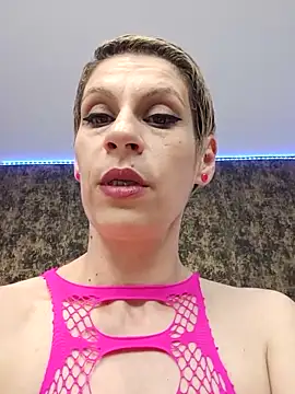 Snapshot of KittyDesiree chatting on June 2026 06:12:01 PM KittyDesiree online show from June 2026 06:12:01 PM