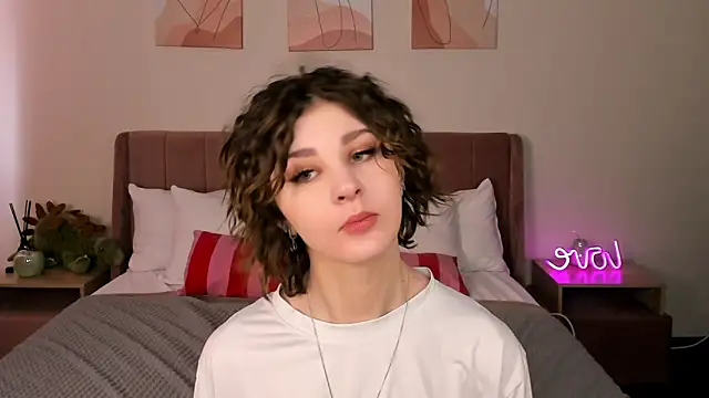Kira  Fluffy online show from May 2026 05:45:02 AM