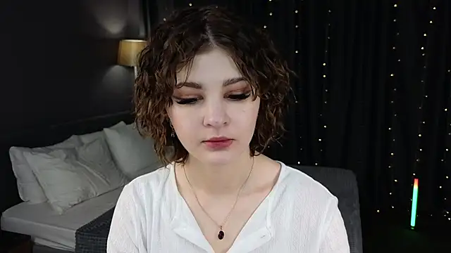Snapshot of Kira__Fluffy chatting on June 2026 12:05:02 AM Kira Fluffy online show from June 2026 12:05:02 AM
