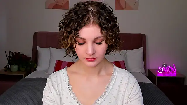 Snapshot of Kira__Fluffy chatting on May 2026 12:09:02 AM Kira Fluffy online show from May 2026 12:09:02 AM