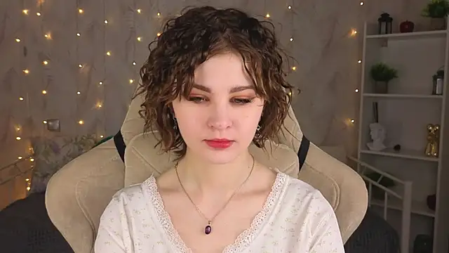 Snapshot of Kira__Fluffy chatting on May 2026 12:05:01 AM Kira Fluffy online show from May 2026 12:05:01 AM