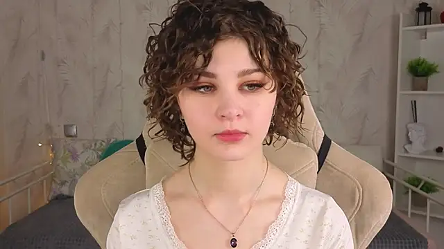 Snapshot of Kira__Fluffy chatting on May 2026 05:36:02 AM Kira Fluffy online show from May 2026 05:36:02 AM