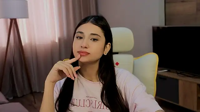 honeylanaa online show from June 2026 04:44:01 AM