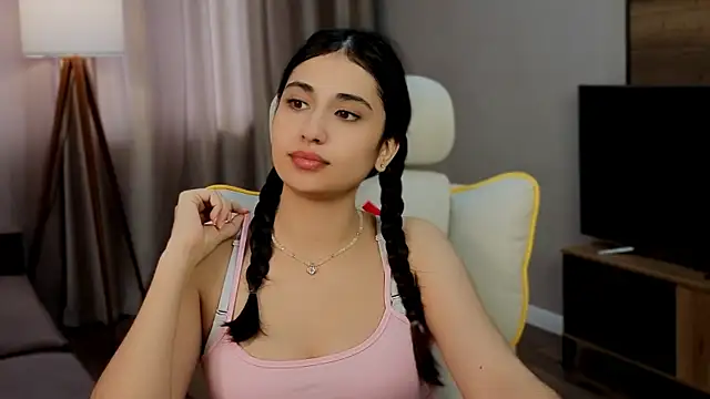 honeylanaa online show from June 2026 05:01:02 AM