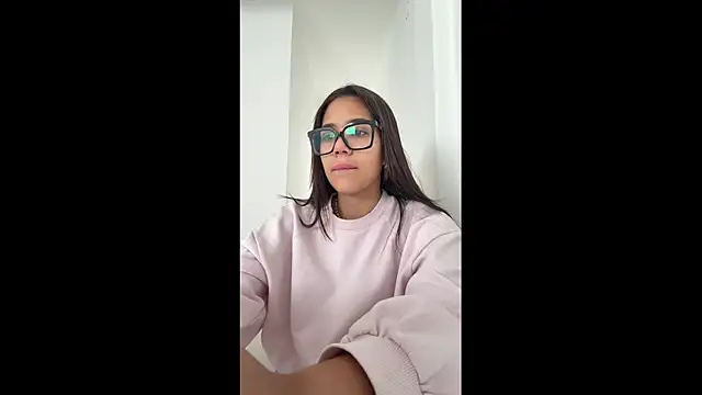 QueeNataly online show from May 2026 11:37:02 AM