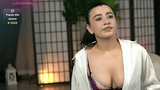 Snapshot of AliceVergara chatting on July 2026 04:30:02 PM AliceVergara online show from July 2026 04:30:02 PM