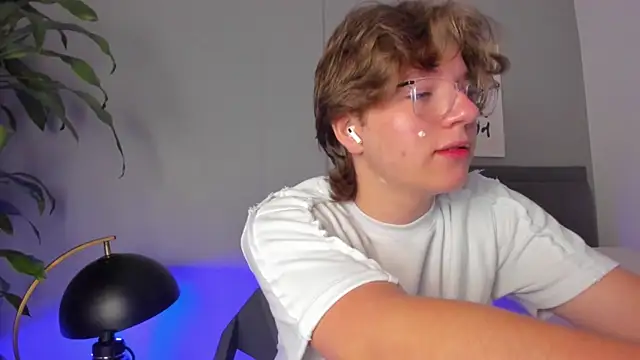 LucasMoraless online show from May 2026 02:12:02 PM