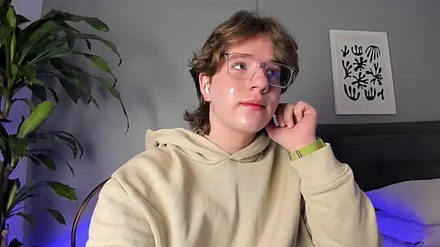 LucasMoraless online show from June 2026 02:39:01 PM
