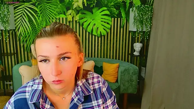 AliciaColon online show from May 2026 01:52:02 PM