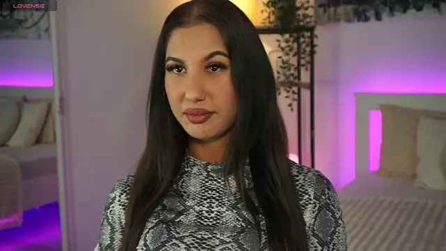 DianaMoonnn online show from May 2026 02:33:02 PM
