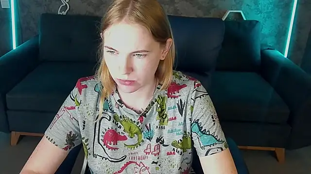 Snapshot of NikkyReyyy chatting on May 2026 06:11:01 AM NikkyReyyy online show from May 2026 06:11:01 AM
