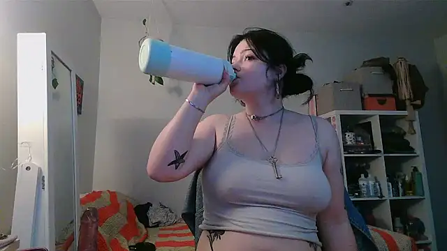 prettybird06 online show from June 2026 08:03:02 PM
