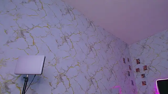 cinniaa  online show from June 2026 08:58:02 PM