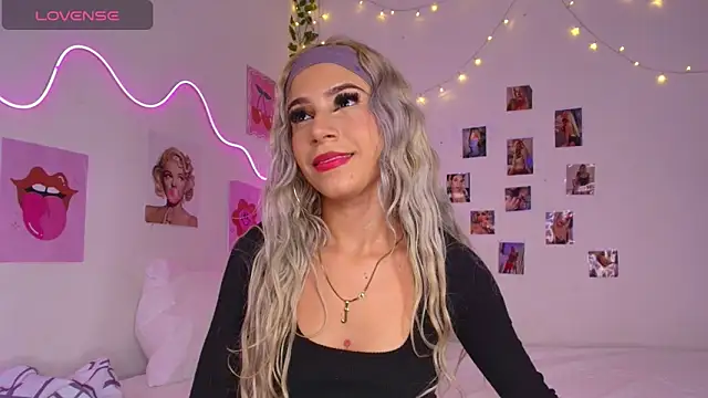 cinniaa  online show from May 2026 04:17:02 PM