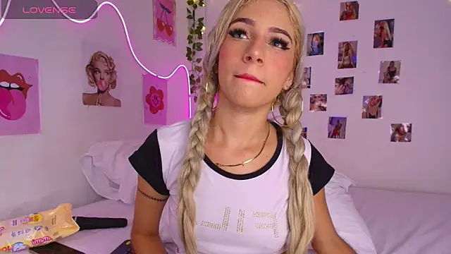 cinniaa  online show from May 2026 01:24:01 AM