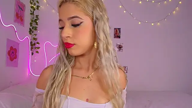 cinniaa  online show from June 2026 01:10:02 AM