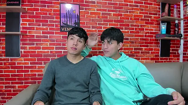 Snapshot of Hoot_boyss_ chatting on May 2026 07:45:02 PM Hoot boyss online show from May 2026 07:45:02 PM