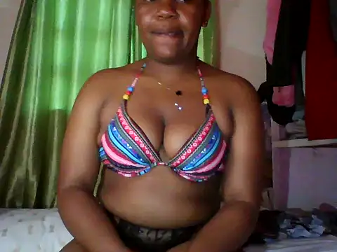 Snapshot of sexy_dove chatting on May 2026 02:33:02 PM sexy dove online show from May 2026 02:33:02 PM