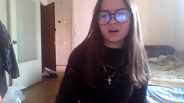 Snapshot of Bellochka201 chatting on May 2026 08:43:02 AM Bellochka201 online show from May 2026 08:43:02 AM