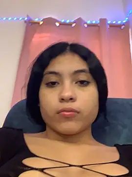 Snapshot of Paula-sinz chatting on May 2026 09:33:01 PM Paula-sinz online show from May 2026 09:33:01 PM
