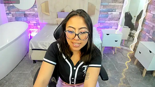 Amhira Tay online show from June 2026 07:12:02 PM