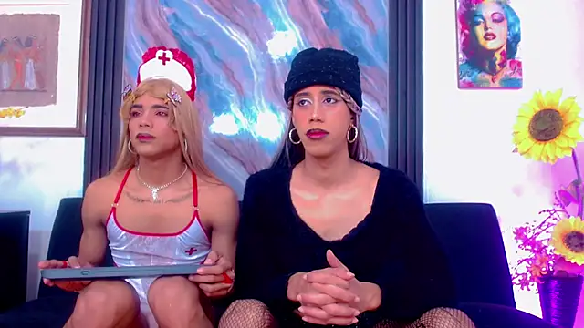 Elena and Julian online show from May 2026 07:09:01 PM