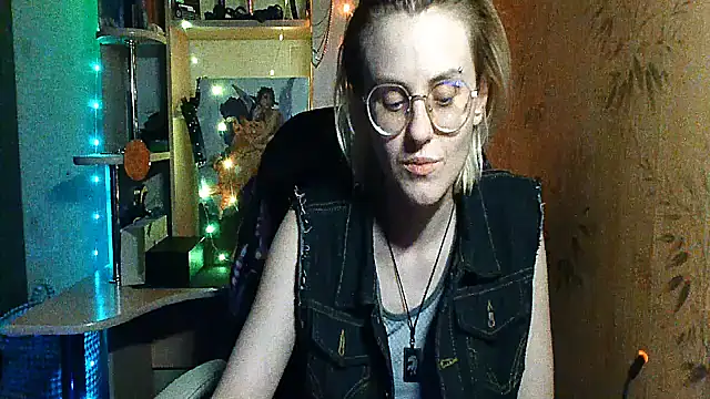   Freya    online show from May 2026 09:33:01 PM