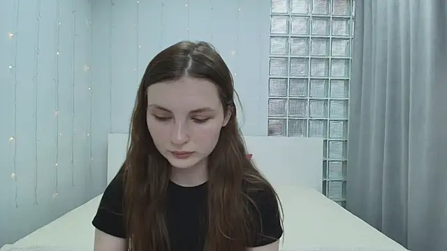 Shyly  Lisa online show from June 2026 01:36:02 AM