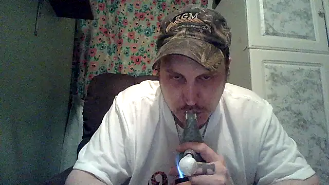 Snapshot of JoeFavorite69 chatting on May 2026 08:23:02 AM JoeFavorite69 online show from May 2026 08:23:02 AM