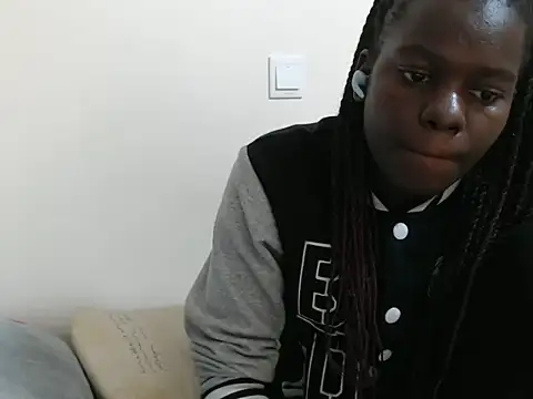 Snapshot of chichie_ chatting on June 2026 05:08:01 PM chichie online show from June 2026 05:08:01 PM