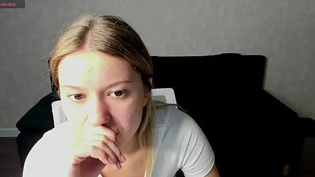 Snapshot of Shakira_Lux chatting on June 2026 08:00:02 AM Shakira Lux online show from June 2026 08:00:02 AM