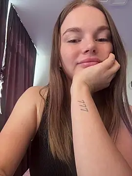 Snapshot of MissMaryXX chatting on June 2026 04:56:02 AM MissMaryXX online show from June 2026 04:56:02 AM