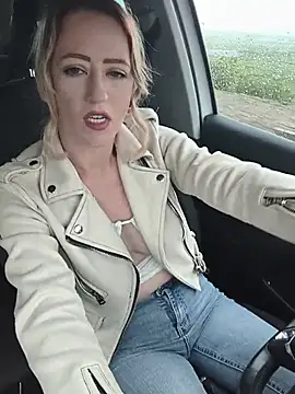 LaraLanee online show from June 2026 05:18:02 AM