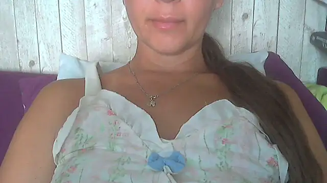 Snapshot of Bella--White chatting on July 2026 06:36:01 AM Bella--White online show from July 2026 06:36:01 AM