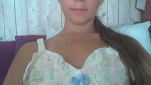Snapshot of Bella--White chatting on June 2026 06:20:01 AM Bella--White online show from June 2026 06:20:01 AM