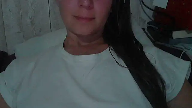 Snapshot of Bella--White chatting on June 2026 04:01:01 PM Bella--White online show from June 2026 04:01:01 PM