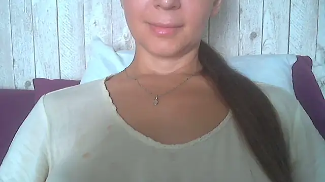 Snapshot of Bella--White chatting on July 2026 06:20:02 AM Bella--White online show from July 2026 06:20:02 AM
