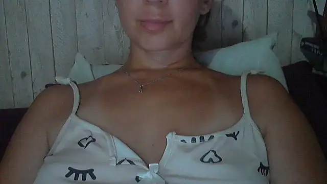 Snapshot of Bella--White chatting on July 2026 03:31:02 PM Bella--White online show from July 2026 03:31:02 PM