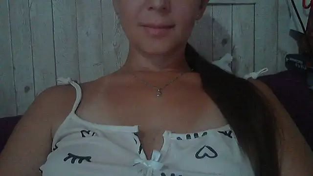 Snapshot of Bella--White chatting on July 2026 02:02:01 PM Bella--White online show from July 2026 02:02:01 PM