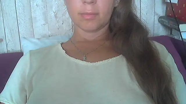 Snapshot of Bella--White chatting on July 2026 07:09:02 AM Bella--White online show from July 2026 07:09:02 AM