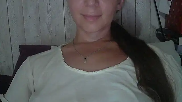 Snapshot of Bella--White chatting on June 2026 03:12:02 PM Bella--White online show from June 2026 03:12:02 PM